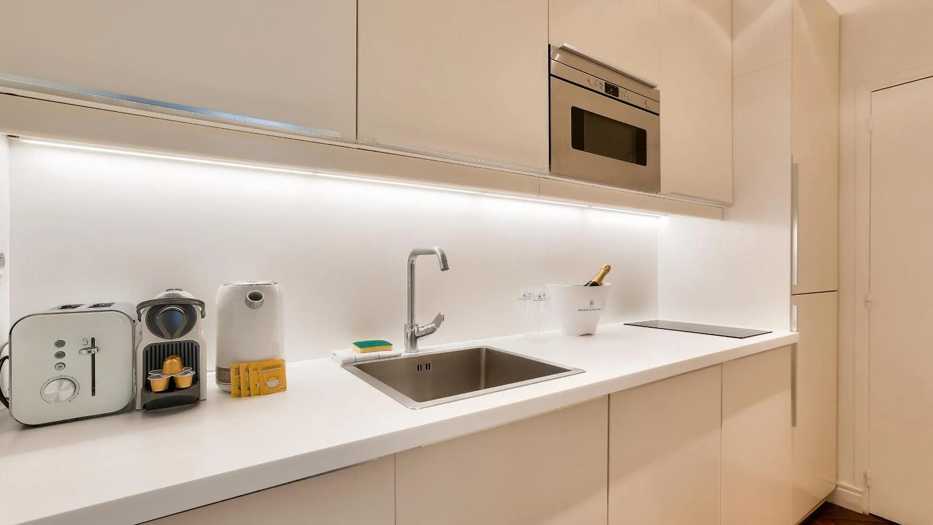 Bright Apartment In The 10Arr. - 4 People Paris France