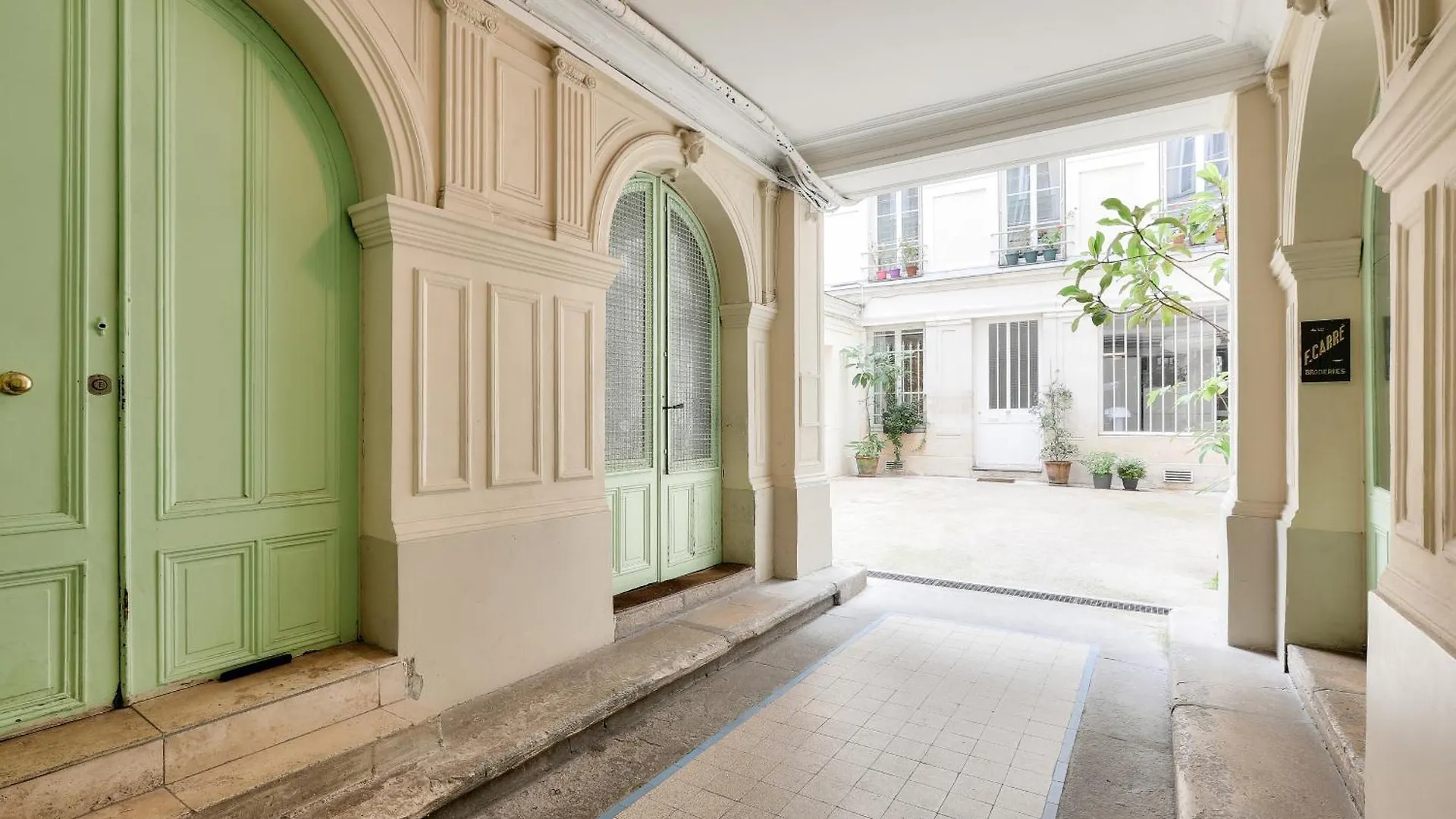 Bright Apartment In The 10Arr. - 4 People Paris France